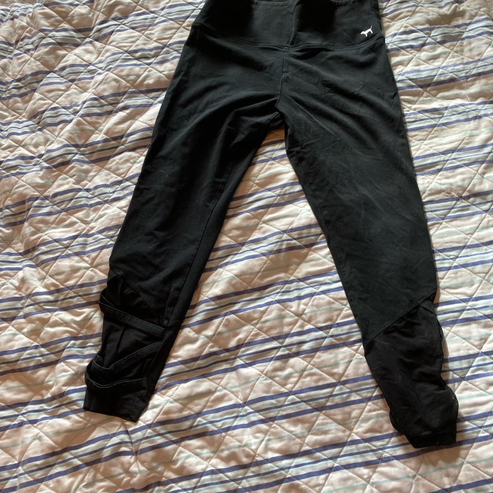 SOLD-PINK leggings size large- new condition